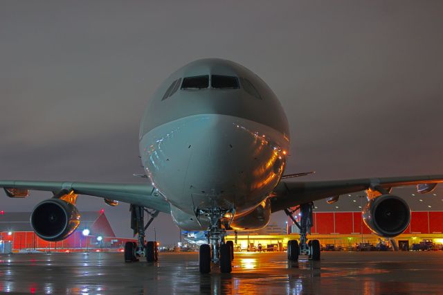 Airbus A340-300 (A7-AAH)