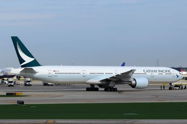 BOEING 777-300 (B-KPP) - Cathay Pacific Airways (CX) B-KPP B777-367 ER [cn36164]br /Chicago O’Hare (ORD). Cathay Pacific Airways flight CX807 prepares for departure to Hong Kong Chek Lap Kok (HKG).br /Taken from the Terminalbr /2018 06 08br /a rel=nofollow href=http://alphayankee.smugmug.com/Airlines-and-Airliners-Portfolio/Airlines/Asia-Pacific-Airlines/Cathay-Pacific-Airways-CX/https://alphayankee.smugmug.com/Airlines-and-Airliners-Portfolio/Airlines/Asia-Pacific-Airlines/Cathay-Pacific-Airways-CX//a