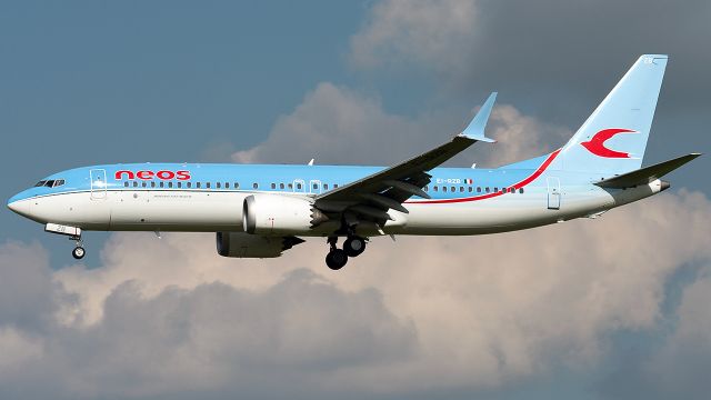 Boeing 737 MAX 8 (EI-RZB)