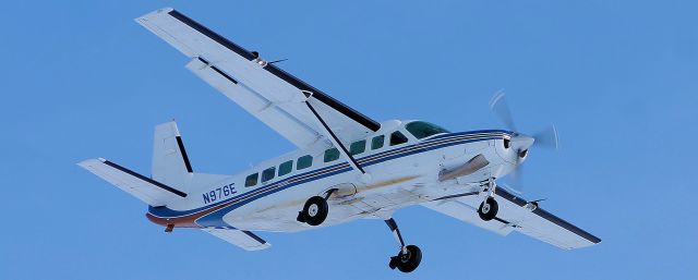 — — - Grand Caravan on final.