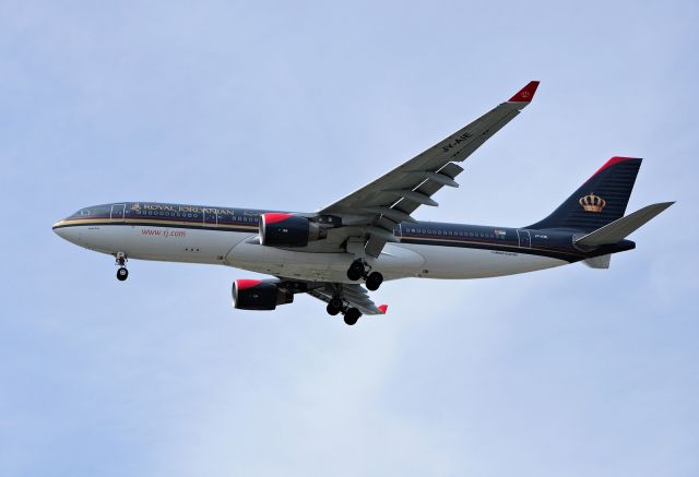 Airbus A330-200 (JY-AIE)