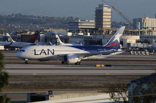 Boeing 787-8 —