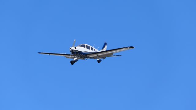 Piper Cherokee (N5914V)