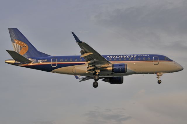 Embraer 170/175 (N810MD) - Seen at KDCA on 5/24/2009.