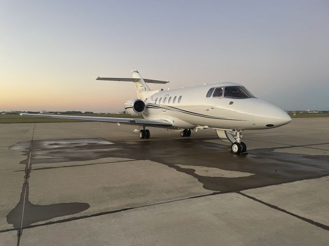 Hawker 800 (N569HA) - H25B at KECG ramp.