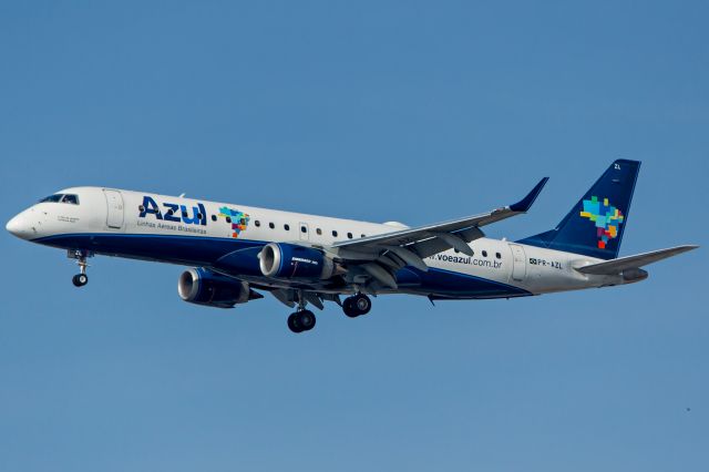 Embraer ERJ-190 (PR-AZL) - Azul Linhas Aereas - Embraer ERJ-190ARbr /Registration: PR-AZLbr /br /Rio de Janeiro (SDU) / São Paulo (GRU)br /br /Foto tirada em: 29/05/2016br /Fotografia: Marcelo Luiz 