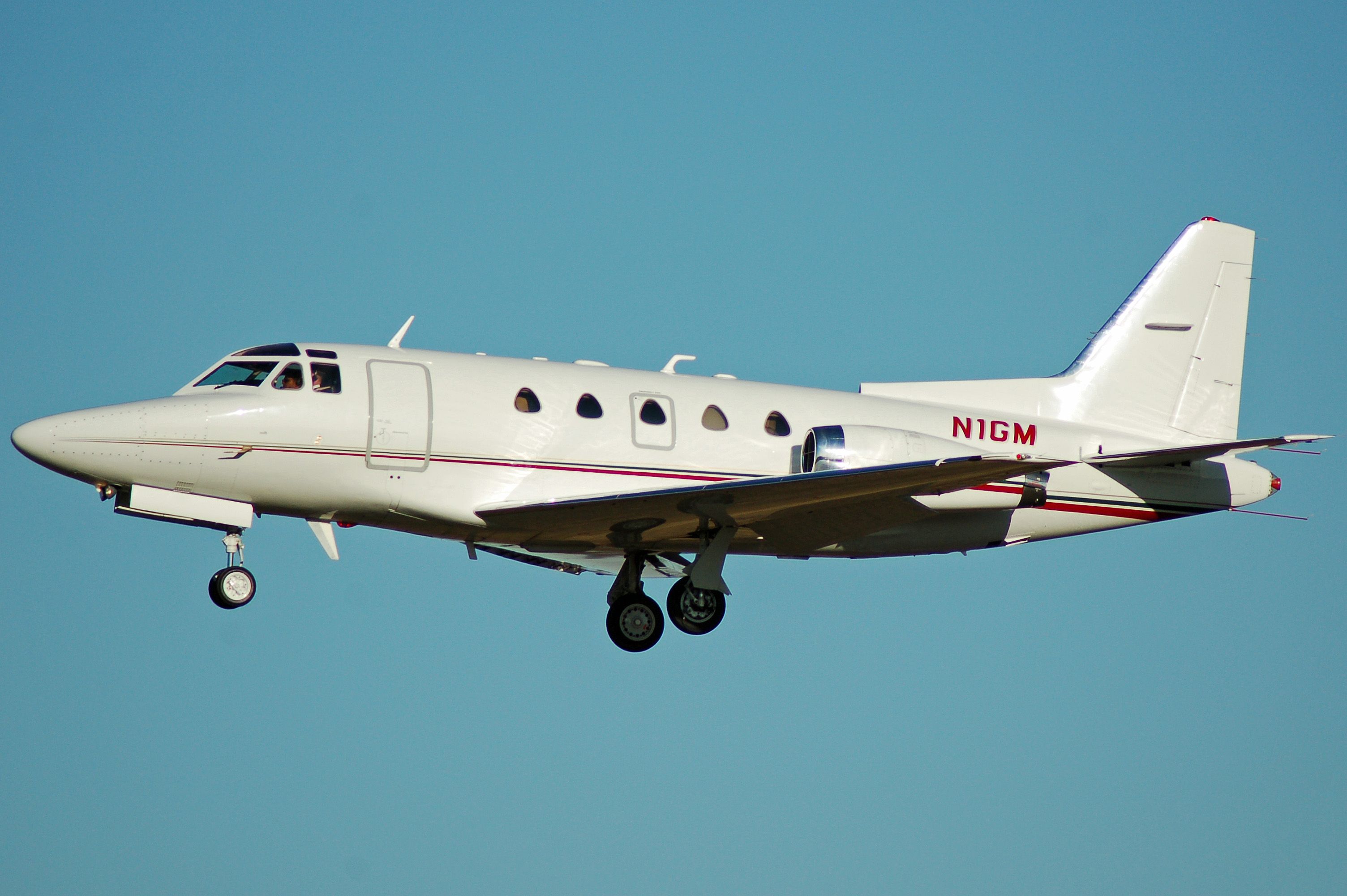 North American Sabreliner (N1GM) - Landing Baltimore 33L.