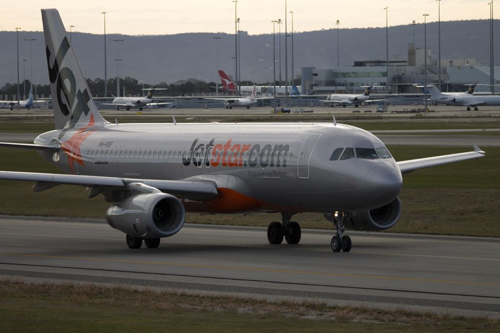 Airbus A320 (VH-VGF)