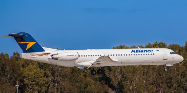 Fokker 100 (VH-UQF)