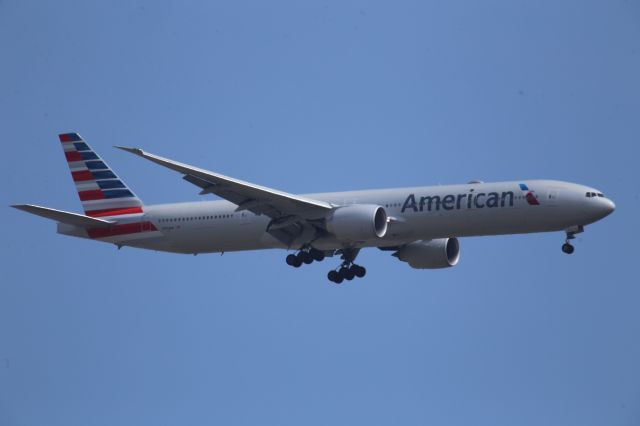 BOEING 777-300ER (N722AN)