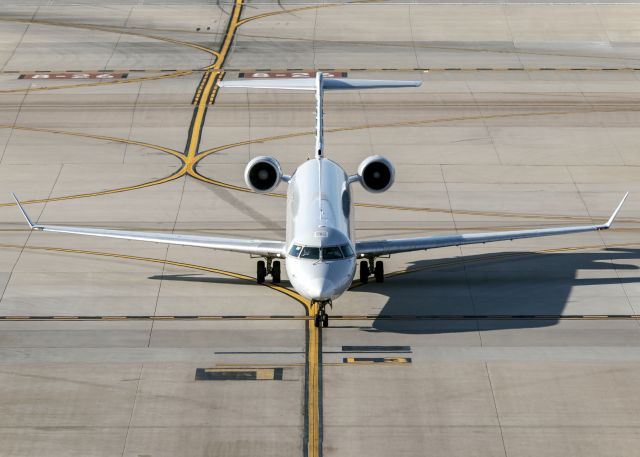 Canadair Regional Jet CRJ-900 (N945LR)