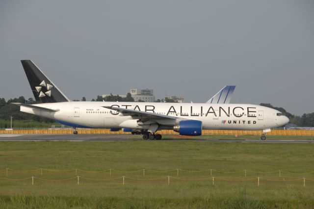 Boeing 777-200 (N218UA) - Departure at Narita Intl Airport 16R on 2009/8/20 Star Alliance c/s