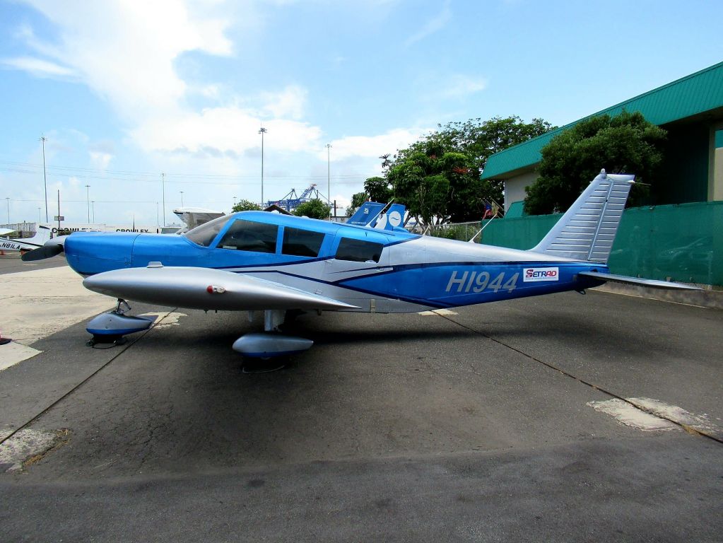 Piper Cherokee (HI944)
