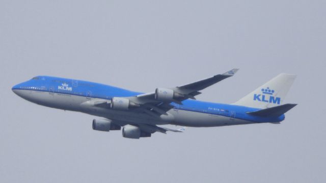 Boeing 747-400 (PH-BFN) - Shown here is a KLM Boeing 747-400 off the coast of Monmouth NJ in the Spring of 2016.