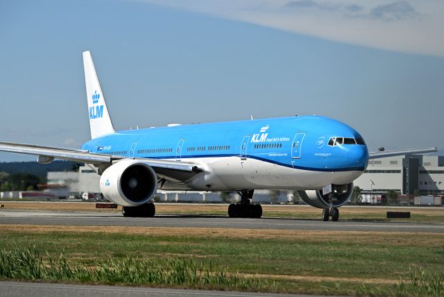 BOEING 777-300ER (PH-BVR)