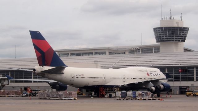 Boeing 747-400 (N665US) - ex-NWA