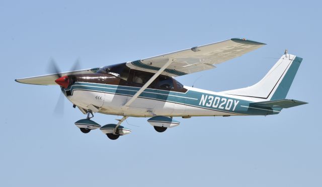 Cessna Skylane (N3020Y) - Airventure 2017
