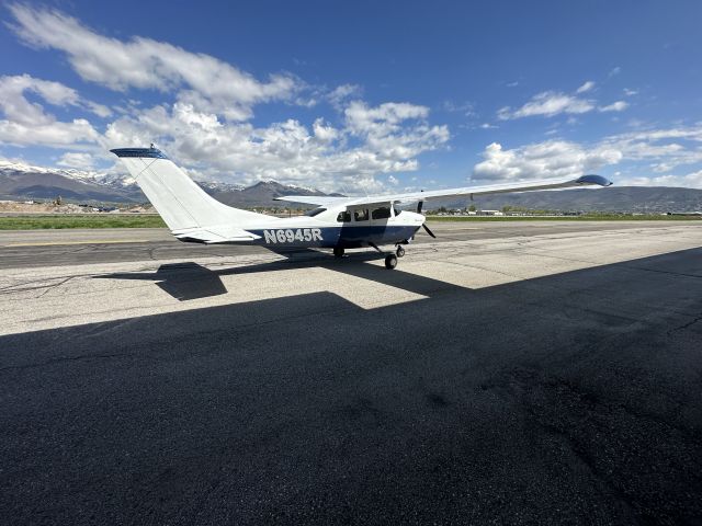 Cessna Centurion (N6945R)