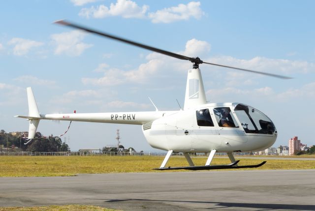 Robinson R-44 (PP-PHV)