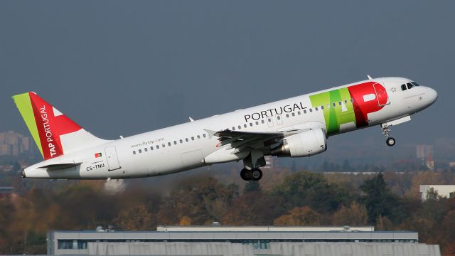 Airbus A320 (CS-TNU)