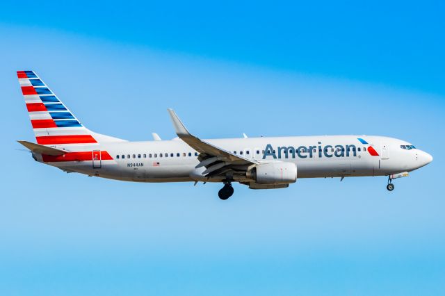 Boeing 737-800 (N944AN) - American Airlines 737-800 landing at DFW on 12/25/22. Taken with a Canon R7 and Tamron 70-200 G2 lens.