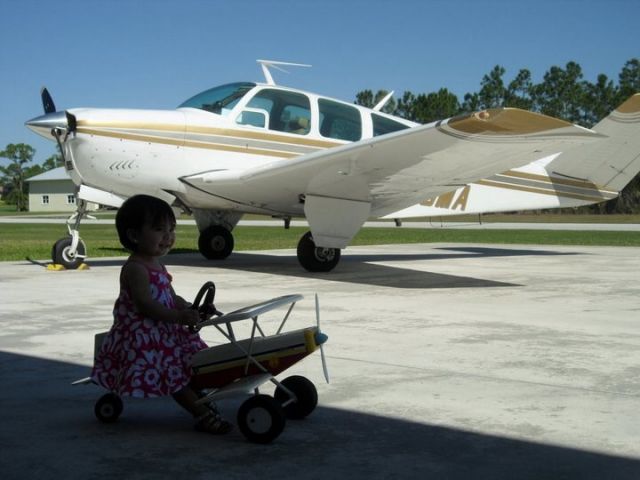 Beechcraft 35 Bonanza (N19MA)