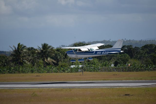 Cessna Skyhawk (HI628) - The beautiful C172 from the Latin aviation school, landing on the MDST rwy11 .... Beautiful little