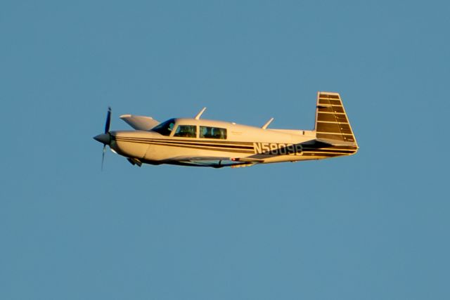 Mooney M-20 Turbo (N5809B)