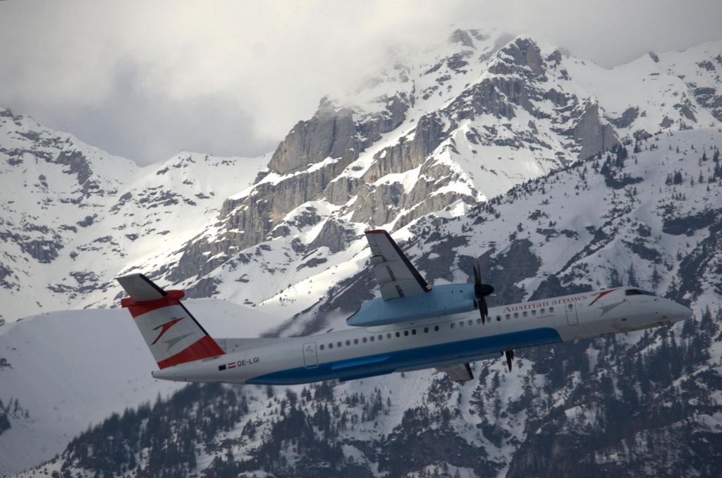 de Havilland Dash 8-400 (OE-LGI)