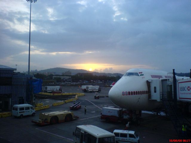 Boeing 747-200 (VT-ESP) - AIR INDIA PREPARING FOR DEPARTURE AT SUNRISE