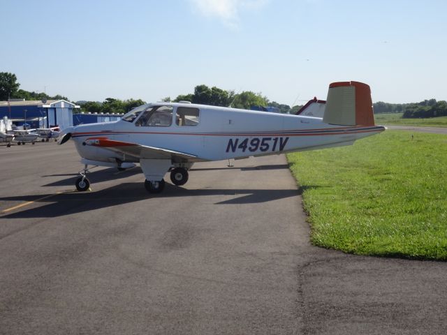 Beechcraft 35 Bonanza (N4951V)