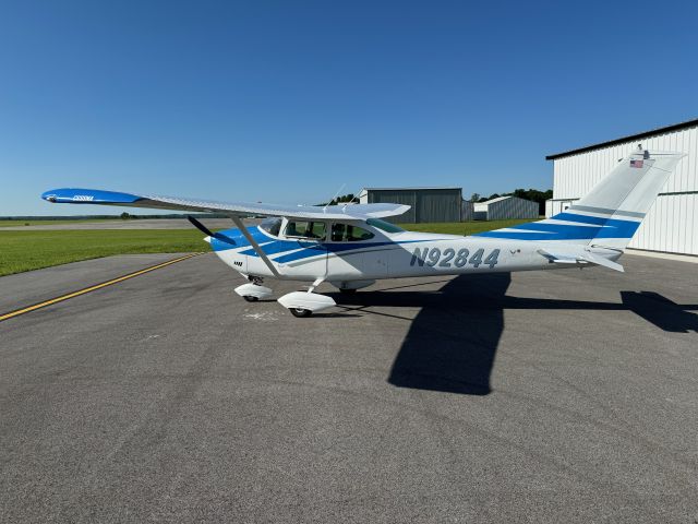 Cessna Skylane (N92844) - Morning flight.