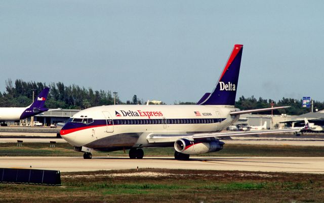 Boeing 737-200 (N236WA)