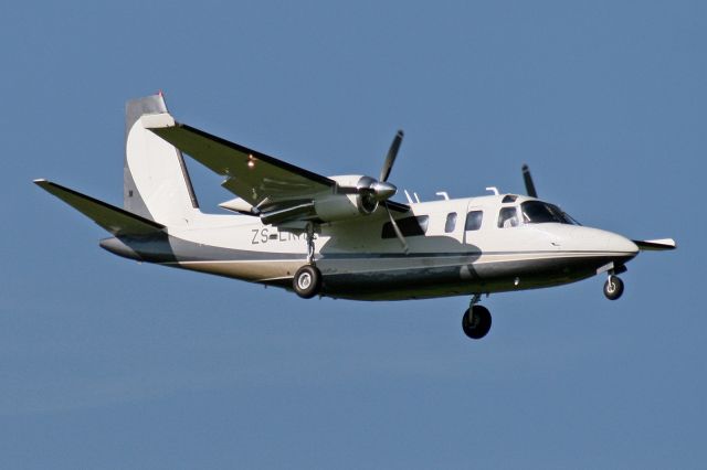 Rockwell Turbo Commander 690 (ZS-LRM)