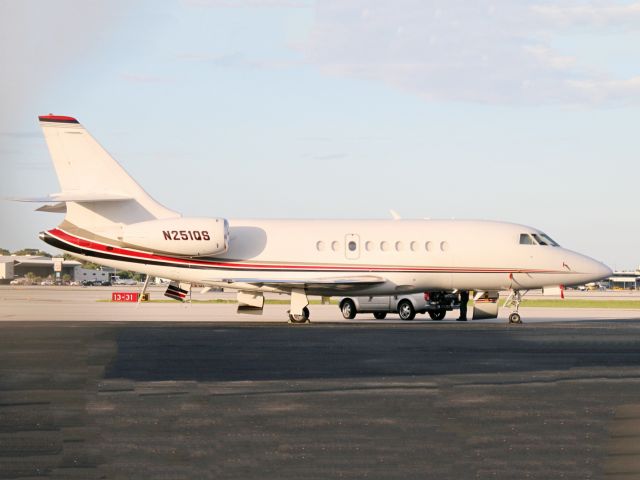 Dassault Falcon 2000 (N251QS) - A Falcon 2000. Raw photo courtesy of my friend LEARJETMIAMI - thank you & gracias!