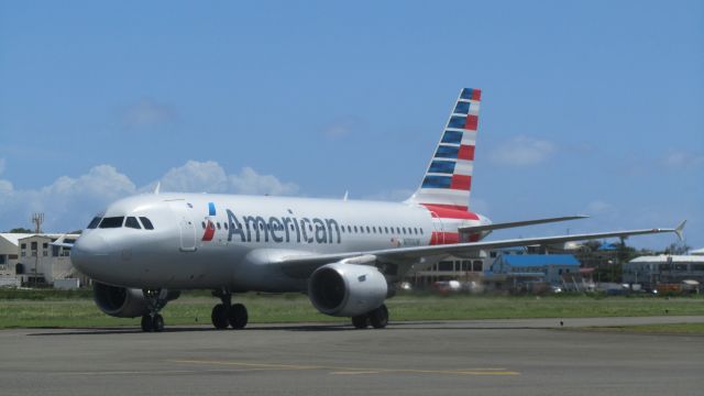 Airbus A319 (N701UW)