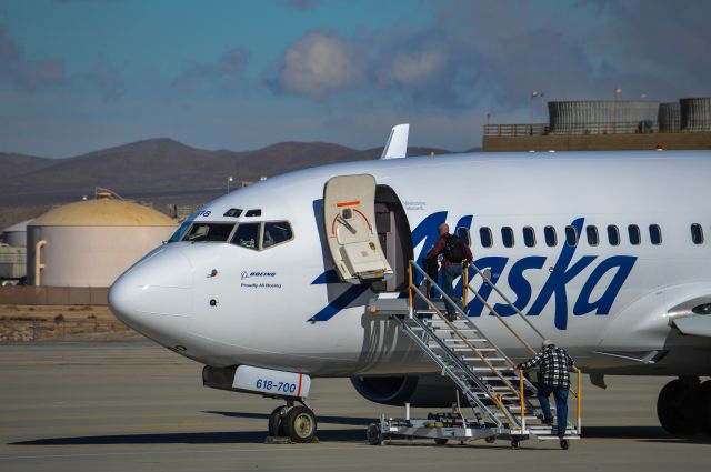 Boeing 737-700 (N618AS)