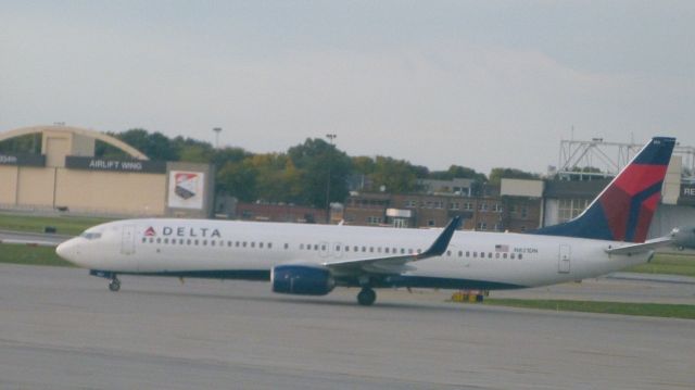 Boeing 737-900 (N821DN)