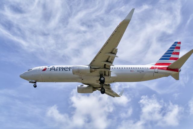 Boeing 737-800 (N807NN)