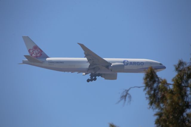 BOEING 777-200LR (B-18773)
