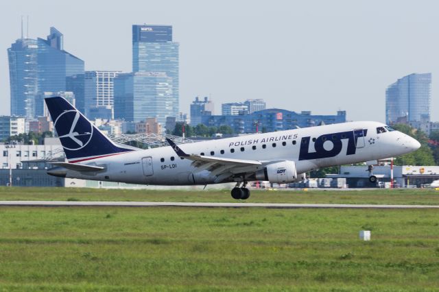 Embraer 170/175 (SP-LDI) - WAW SPOTTING