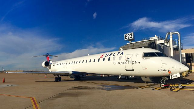 Canadair Regional Jet CRJ-900 (N326PQ)