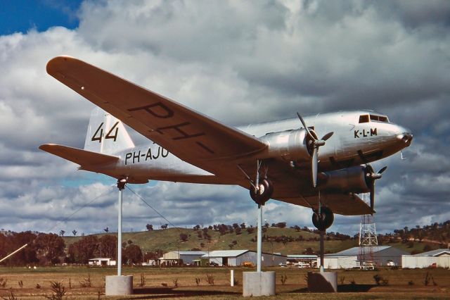 PH-AJU — - KLM - ROYAL DUTCH AIRLINES - DOUGLAS DC-2-112 - REG : PH-AJU / 44 (CN 1286) - OFF AIRFIELD ALBURY NSW AUSTRALIA (28/10/1981)