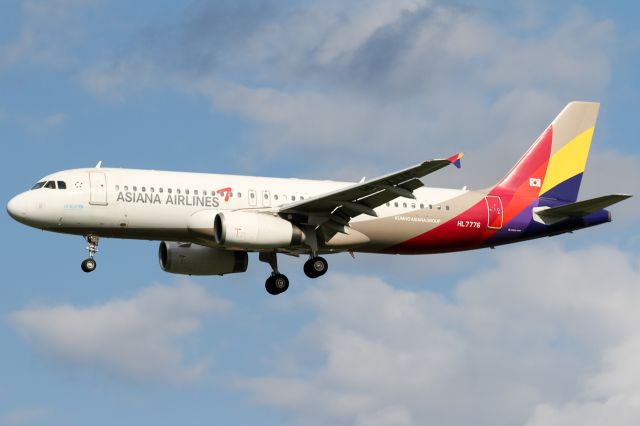 Airbus A320 (HL7776)