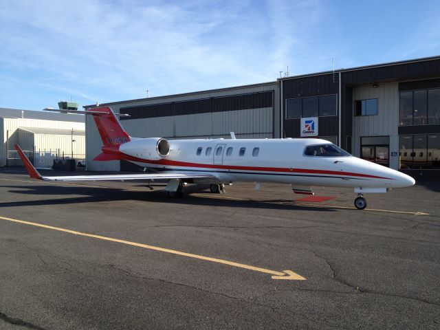 Learjet 40 (N140WW)