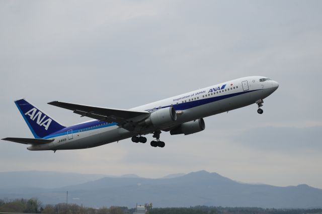 BOEING 767-300 (JA8669) - May 13th 2018:HKD-HND.