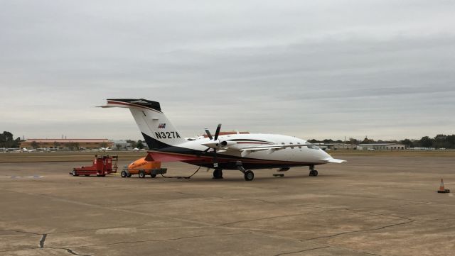 Piaggio P.180 Avanti (N327A)