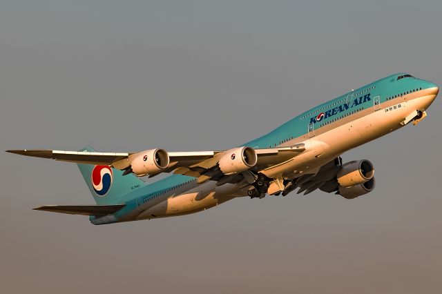 BOEING 747-8 (HL7642) - yellow evening sun