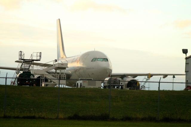 Airbus A310 (N427FE) - FedEx Airbus A310-203 sitting on the ramp at KABE.