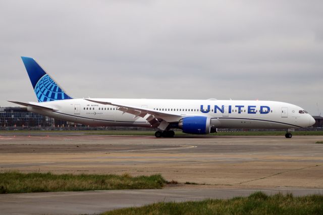 Boeing 787-9 Dreamliner (N22992) - Taxiing to Stand 236 on 13-Mar-25 operating flight UAL27 from KDEN.